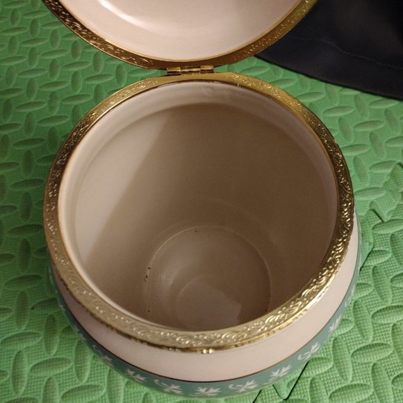 Decorative Ceramic Jar / Container - Picture 5 of 5